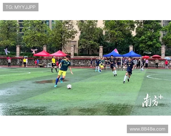 香港足球明星队精彩合照展现团结与拼搏精神的瞬间 香港足球明星队精彩合照展现团结与拼搏精神的瞬间