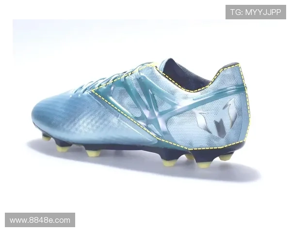 足球明星们的专属足球鞋背后的故事与传奇